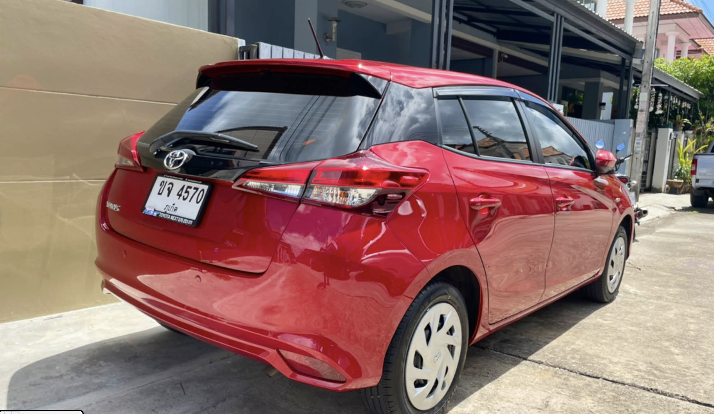 Daily car rent phuket