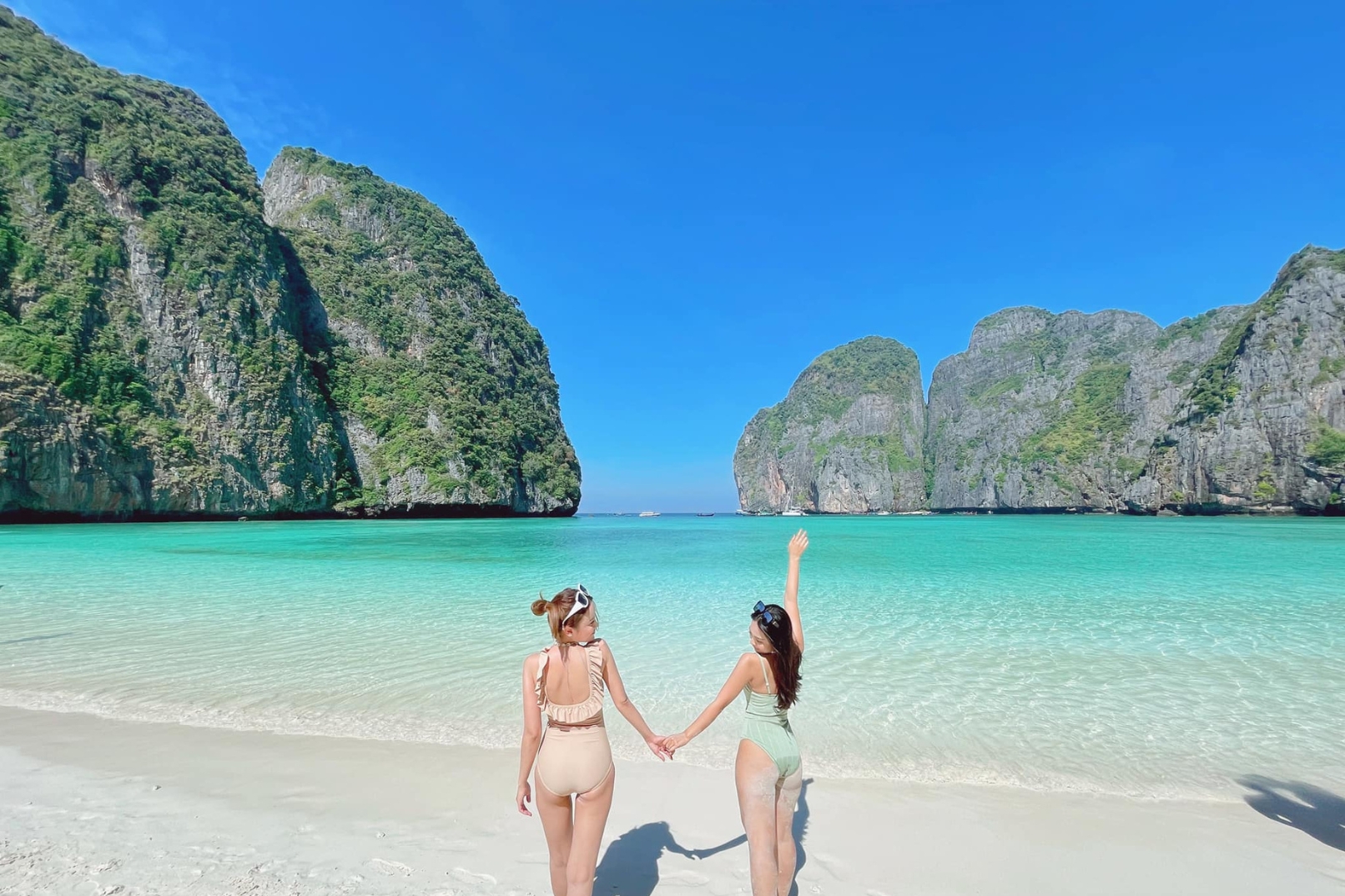 Small group tour Phi Phi Island with Krabi VIP