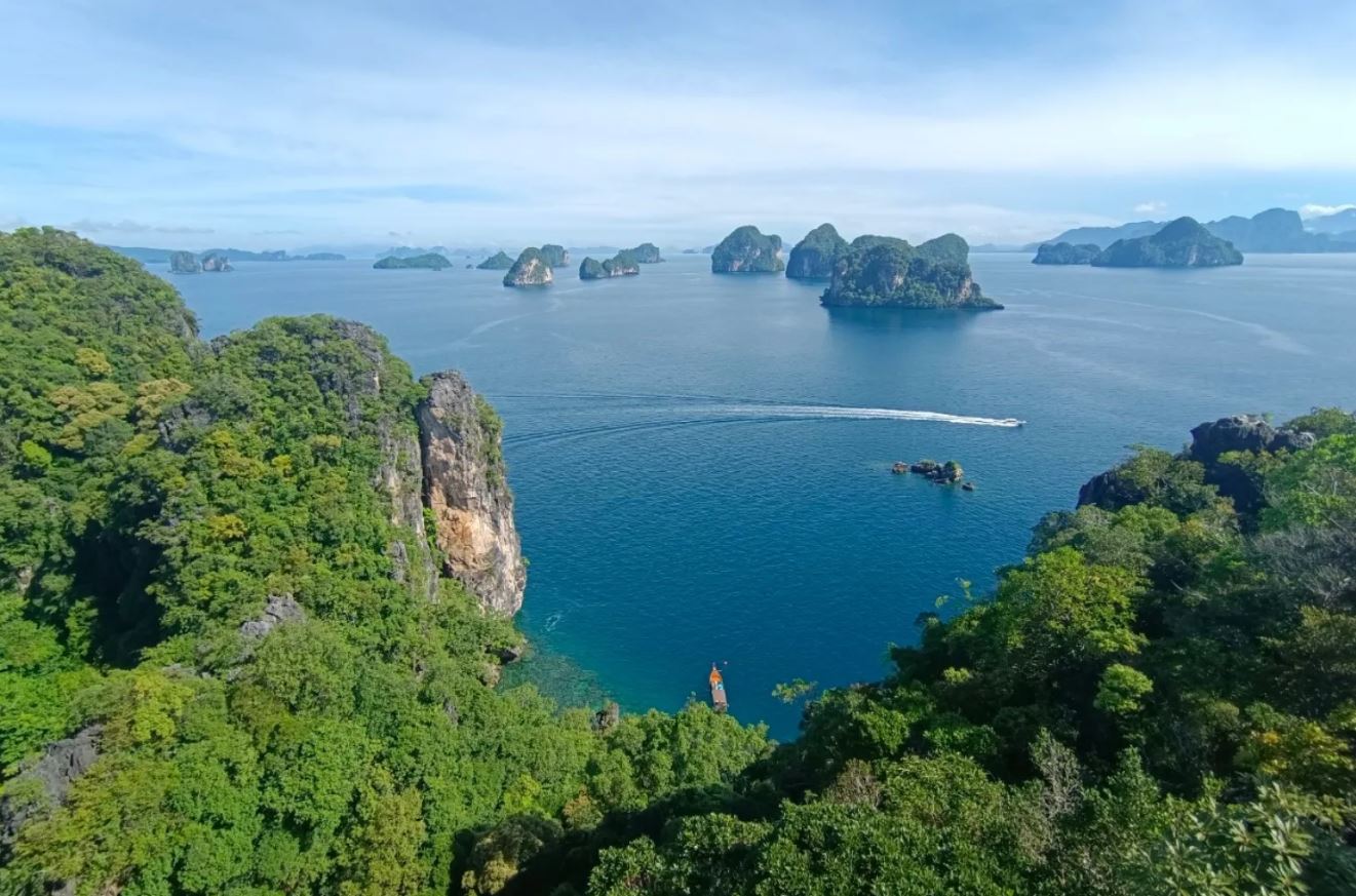 Krabi Hong Island by Longtail boat 