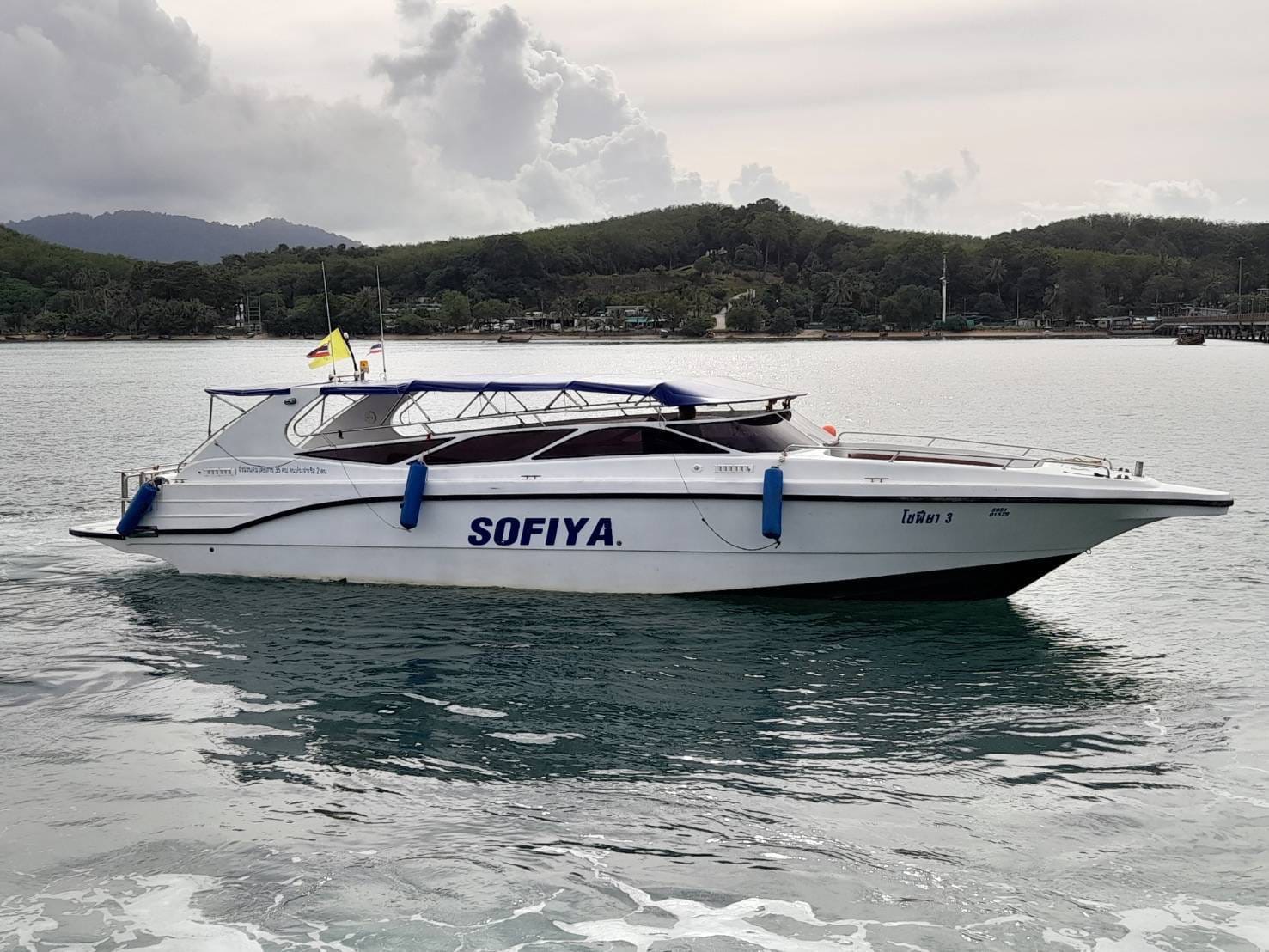 Private Speedboat for rent to islands 