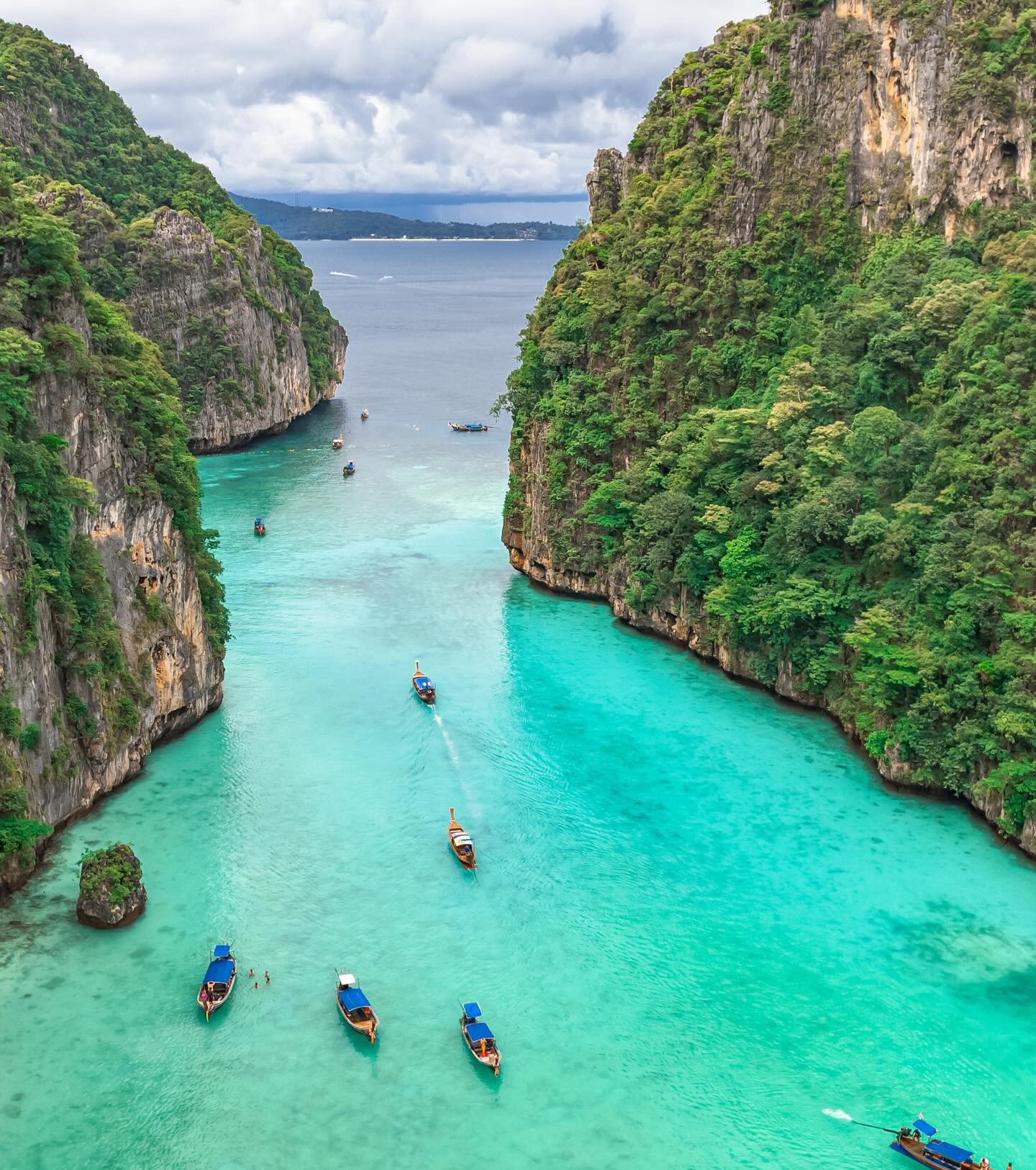 Early Bird Trip - Phi Phi, Maya and Sunrise Poda Island