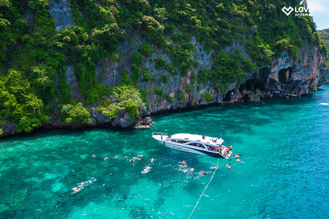 Phi Phi, Maya Bay, Pileh Lagoon & Bamboo Islands tour by Love Andaman