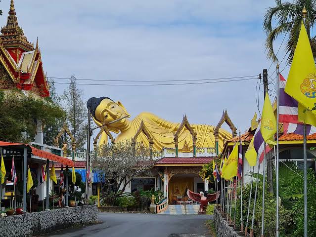 Phuket Temple & Heritage Discovery Tour by Minivan & Fullday