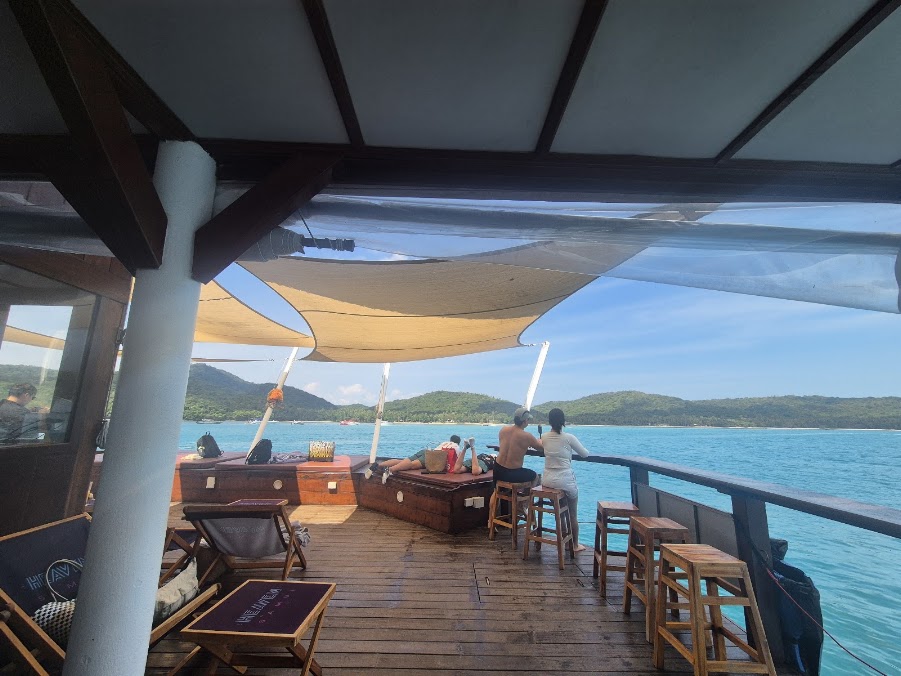 Heaven Samui Pig Island Day Trip and Floating Platform Experience