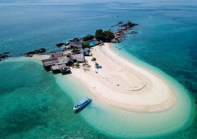 Phi Phi + Khai island