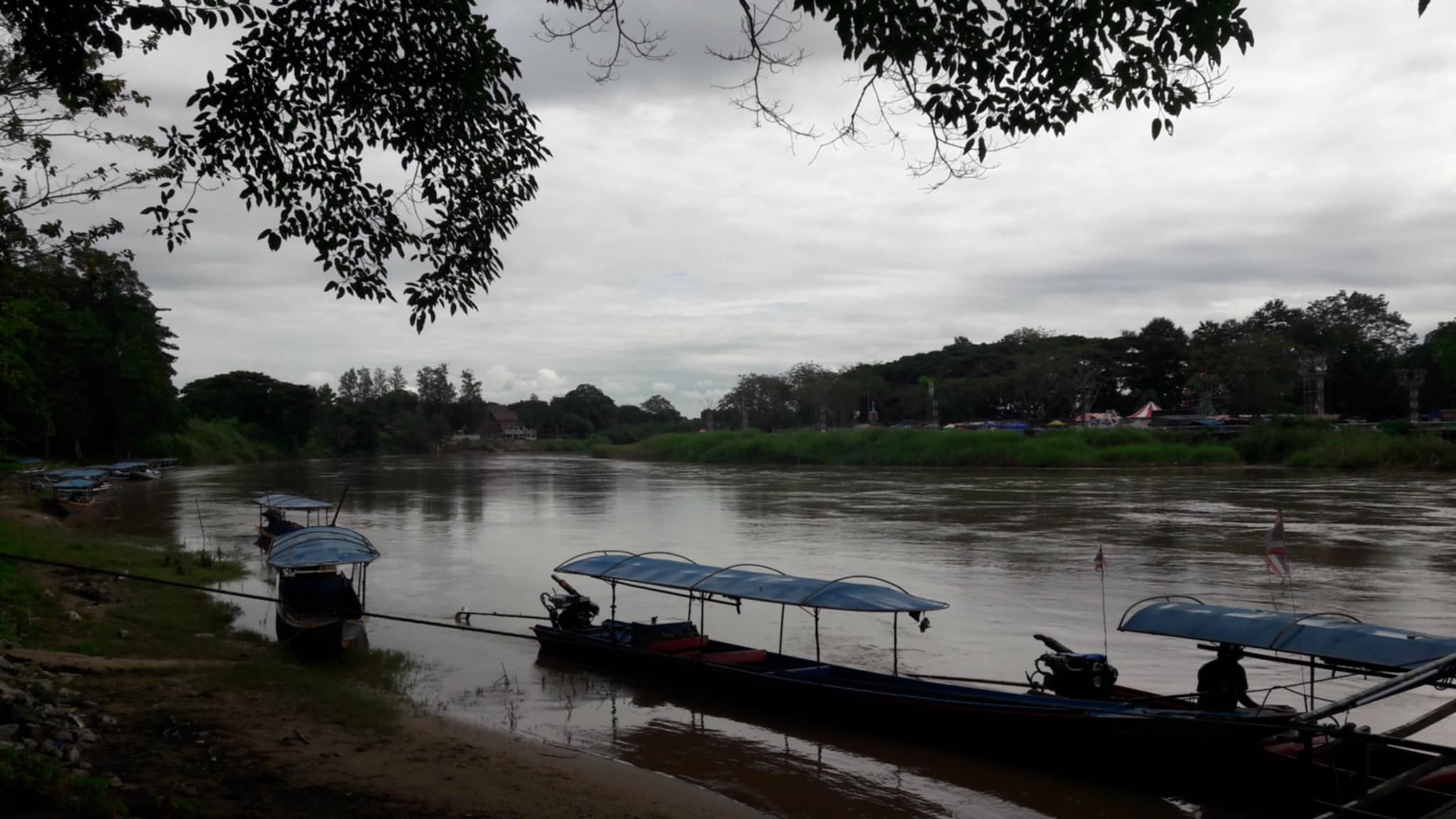 One day trek. Boat trip and waterfall Chiang Rai.