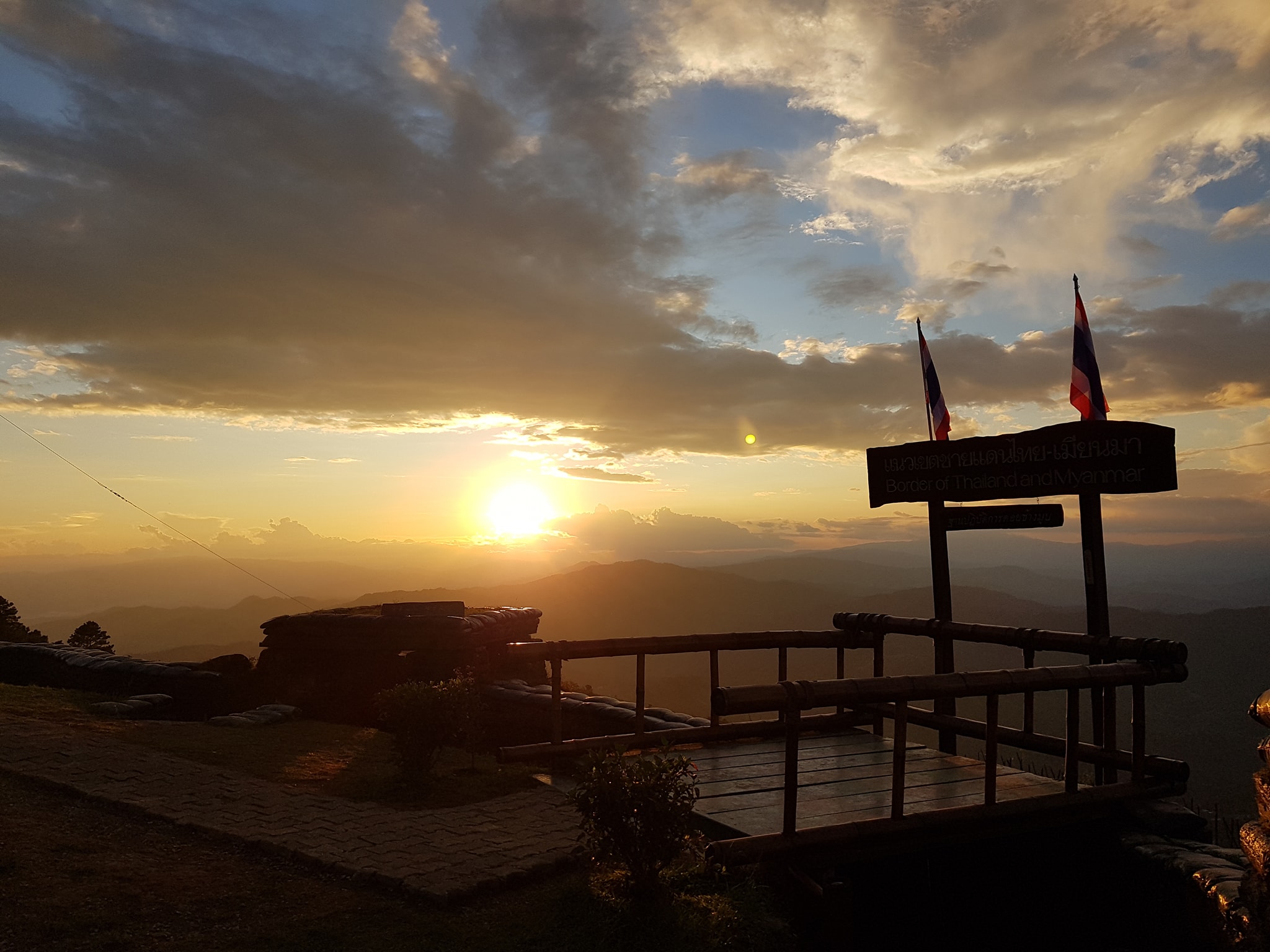 One day tour Chiang Rai. Tea & coffee Plantations + sunset.