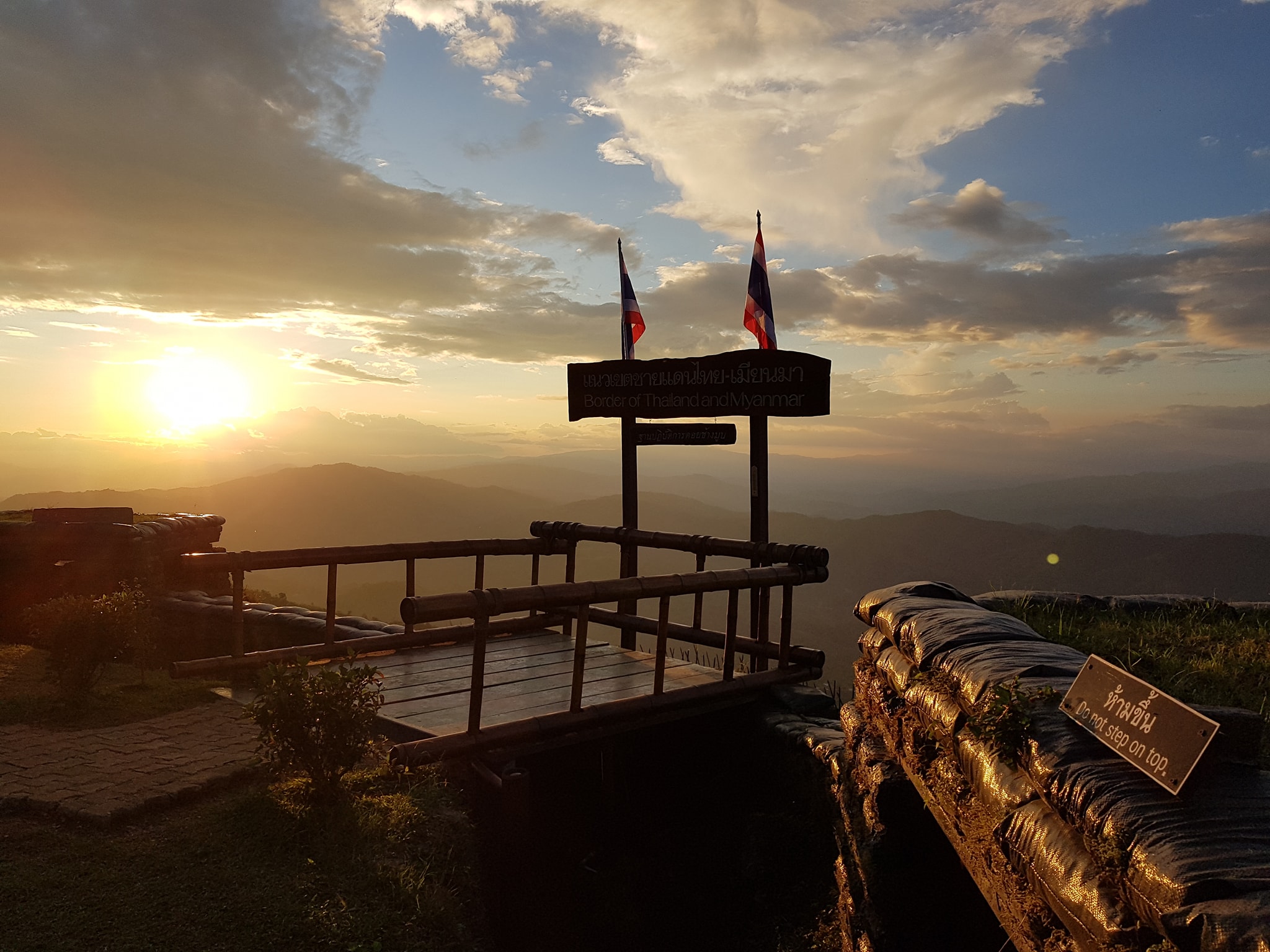 One day tour Chiang Rai. Tea & coffee Plantations + sunset.