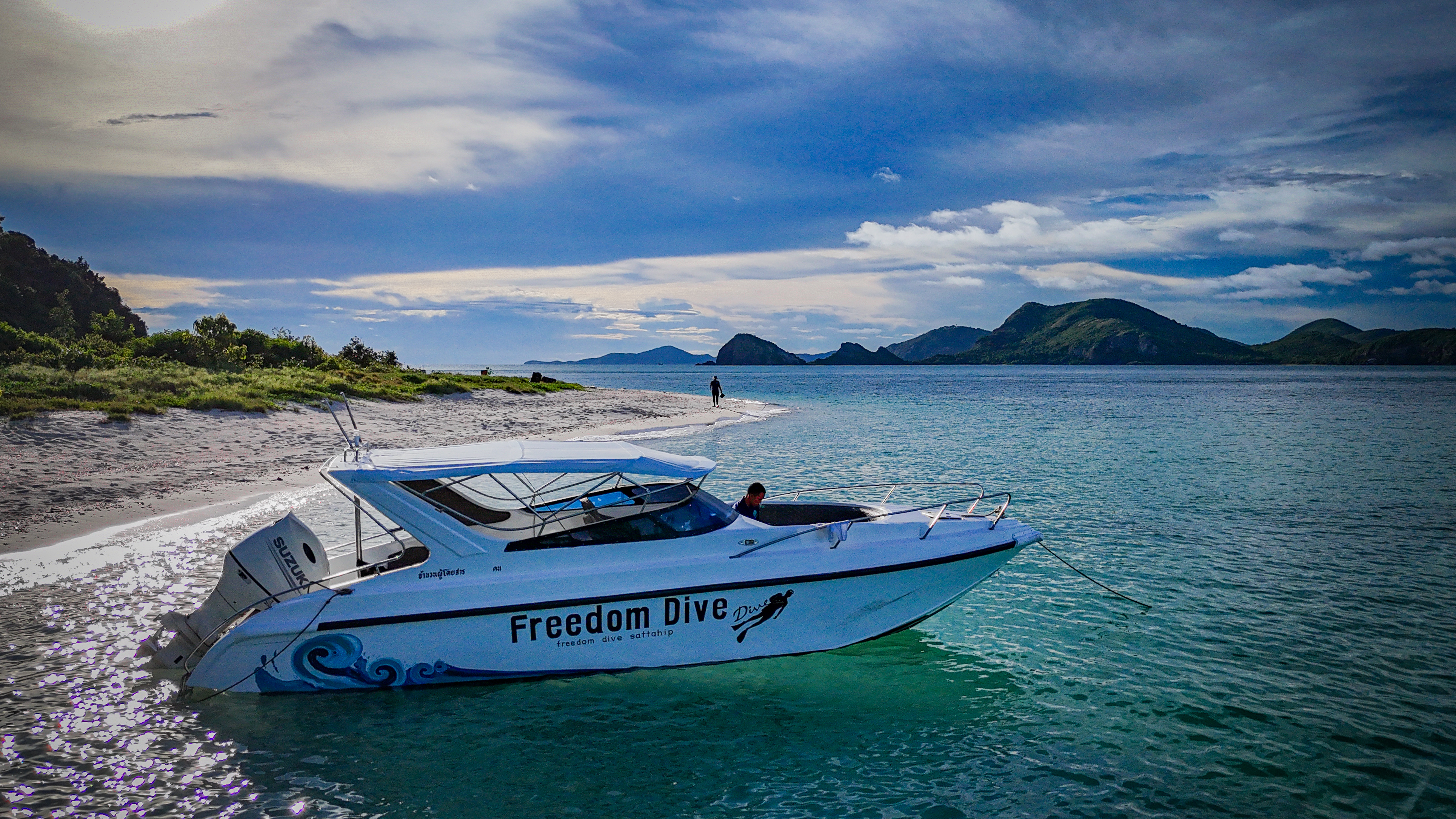 Explore the secret islands of Sattahip, Chonburi.